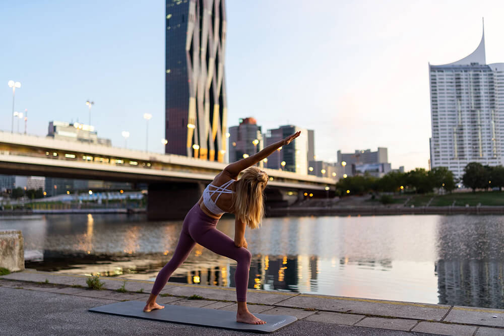 Yoga at sunrise — Wien